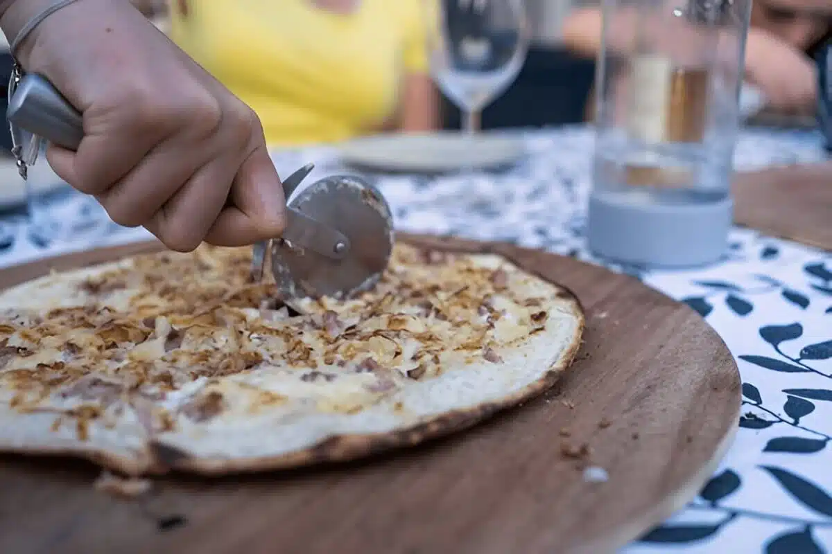 Tarte flambée alsacienne 02 (1)