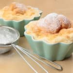 Soufflés nuage moelleux saupoudrés de sucre glace