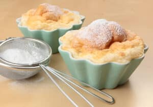 Soufflés nuage moelleux saupoudrés de sucre glace