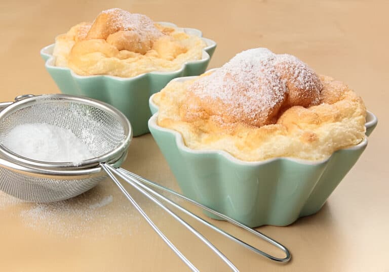 Soufflés nuage moelleux saupoudrés de sucre glace