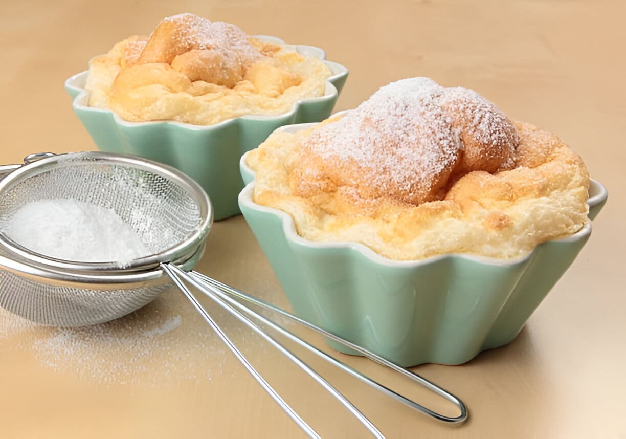 Soufflés nuage moelleux saupoudrés de sucre glace